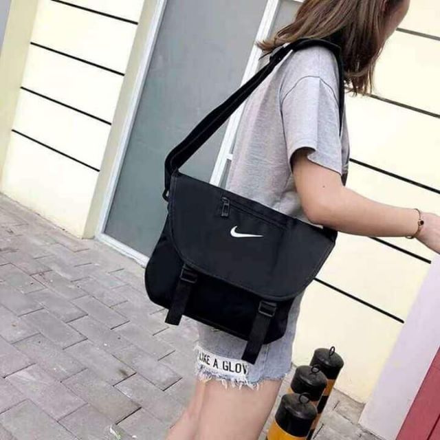 Nike best sale messenger bag