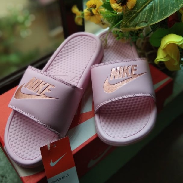 Nike slippers store womens pink