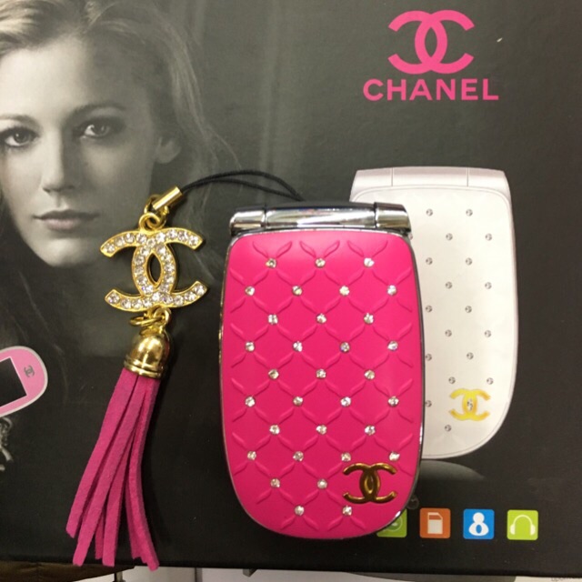 Chanel w11 flip phone