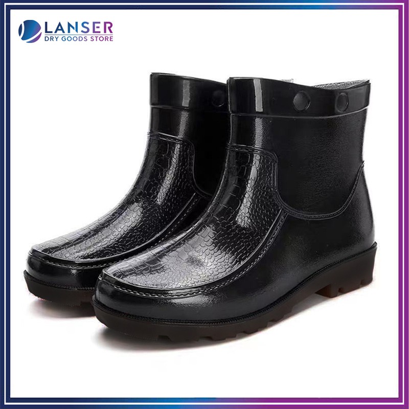 Low cut water on sale boots