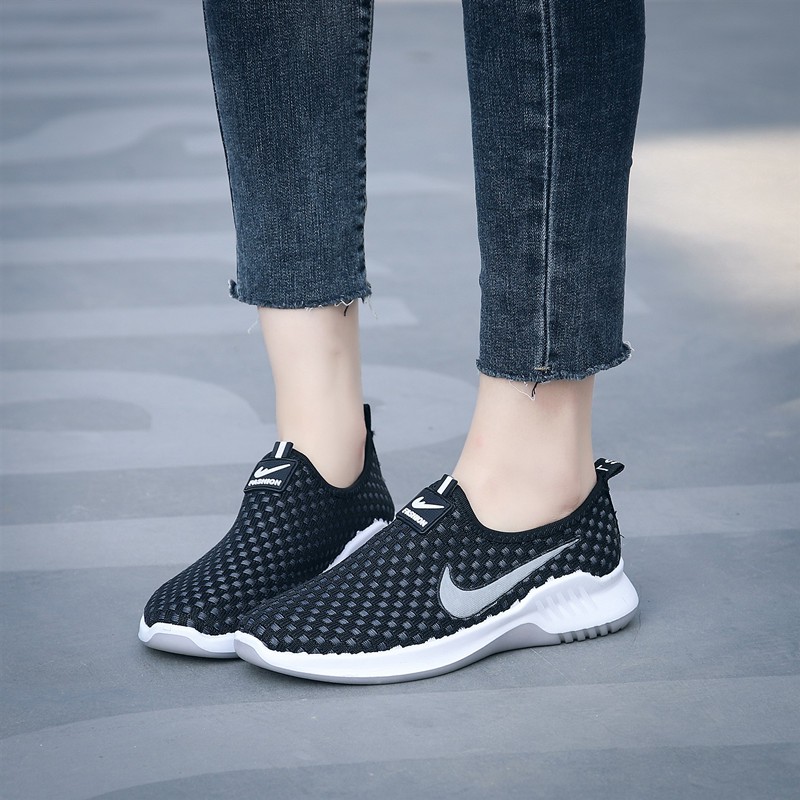 Nike slip on store women