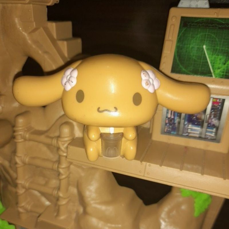 figures rilakkuma, pompompurin, cinnamoroll, badtz maru, korilakkuma ...