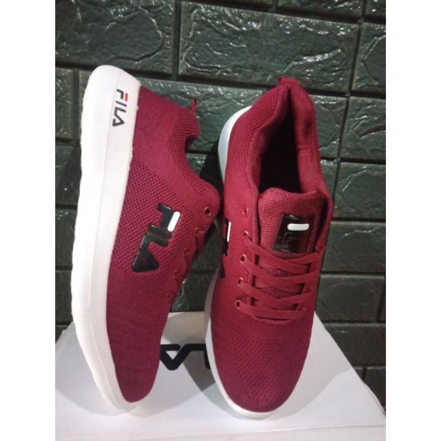 Fila maroon clearance shoes