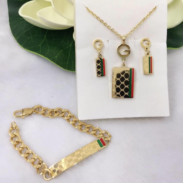 Gucci hot sale necklace set