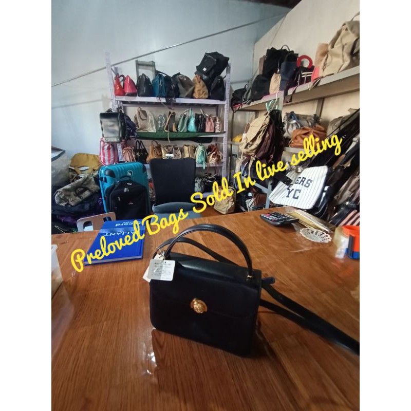 Preloved bags sold in live selling for check out to maam marjorie