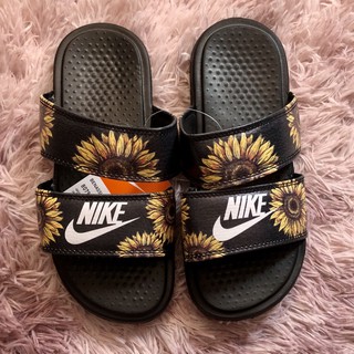 Nike best sale sandals sunflower