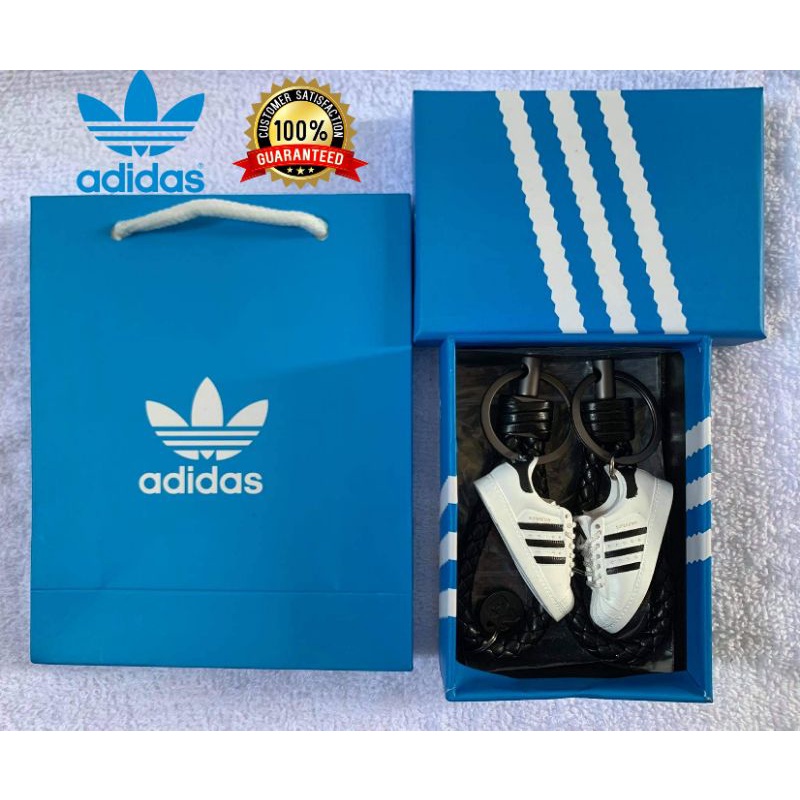 Adidas store superstar keychain