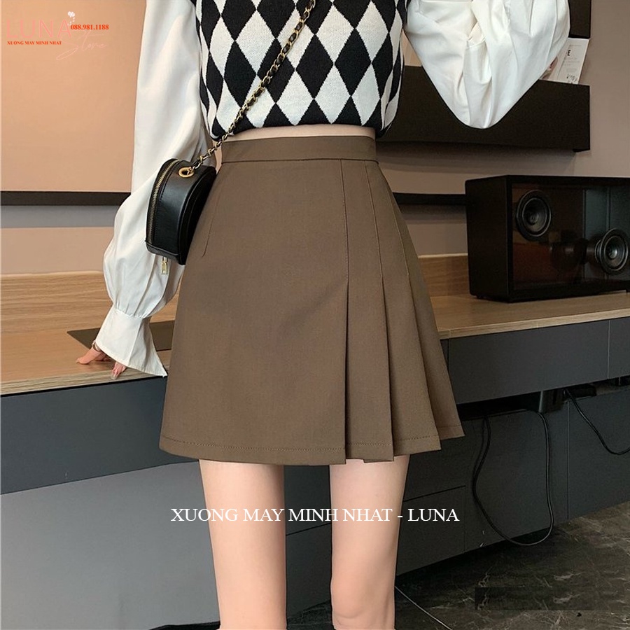 Highwaisted pleated short Aline skirt with inner underwear in back