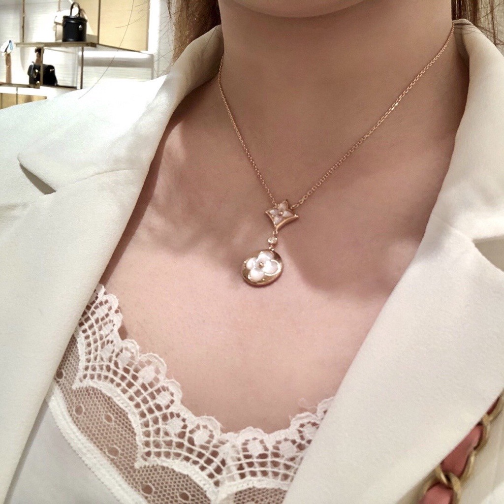 vuitton blossom necklace