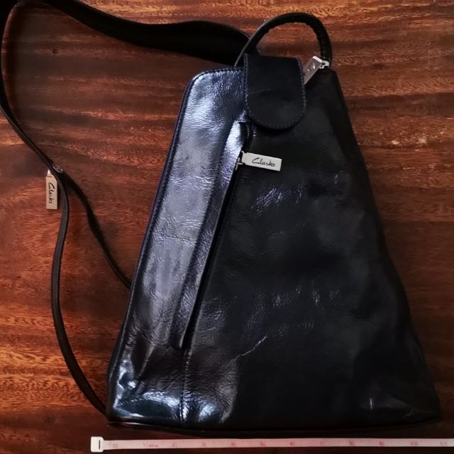 CLARKS BLACK LEATHER KNAPSACK WITH ZIPPERED STRAP Shopee Philippines