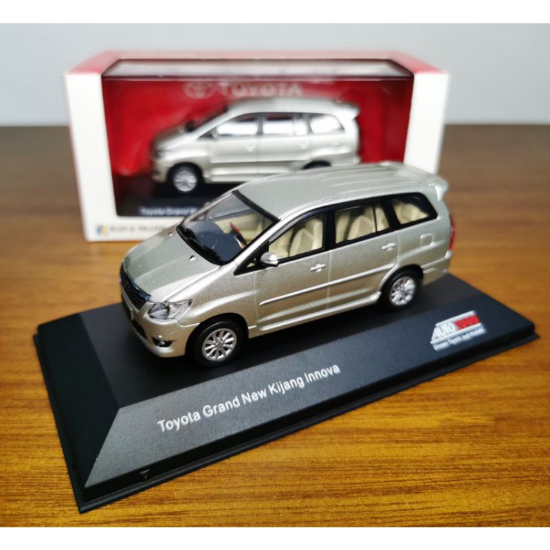 Toyota innova 2024 crysta diecast