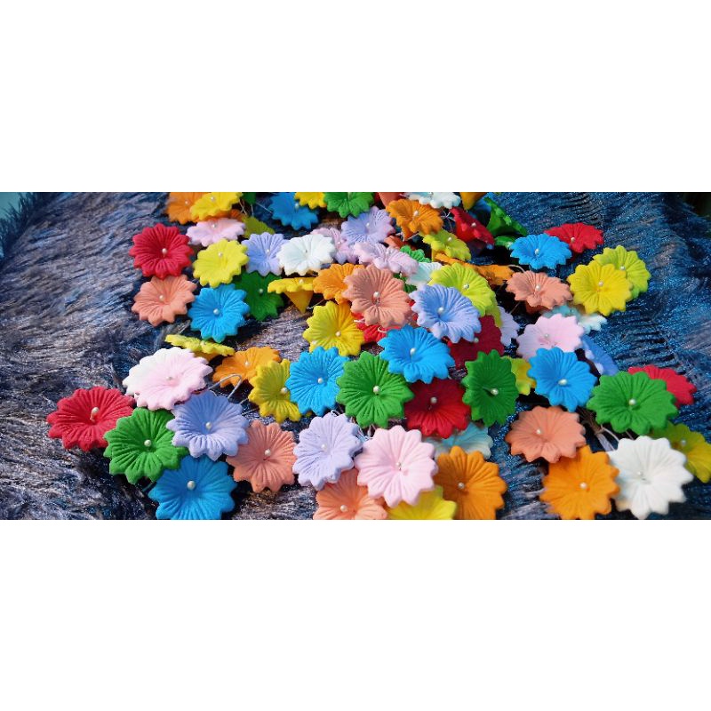 daisy flower edible Gumpaste ( 55pesos for 20 pieces) ( 250 for 100 pieces) Shopee Philippines