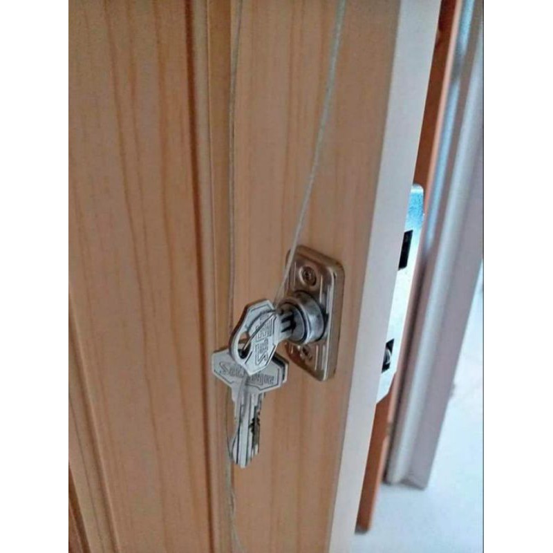 accordion door with key lock