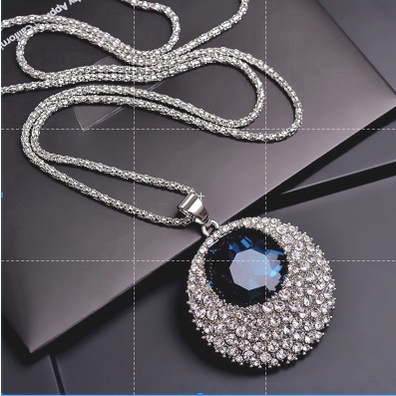 Vintage blue crystal necklace top