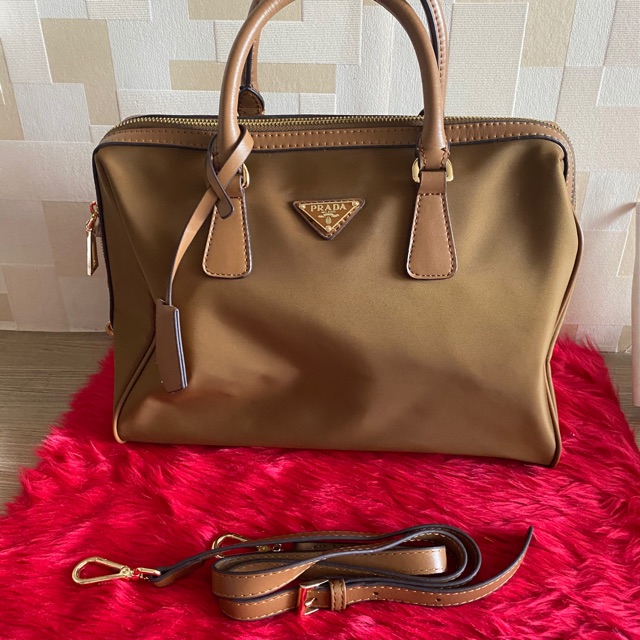 Lampo hotsell zipper prada