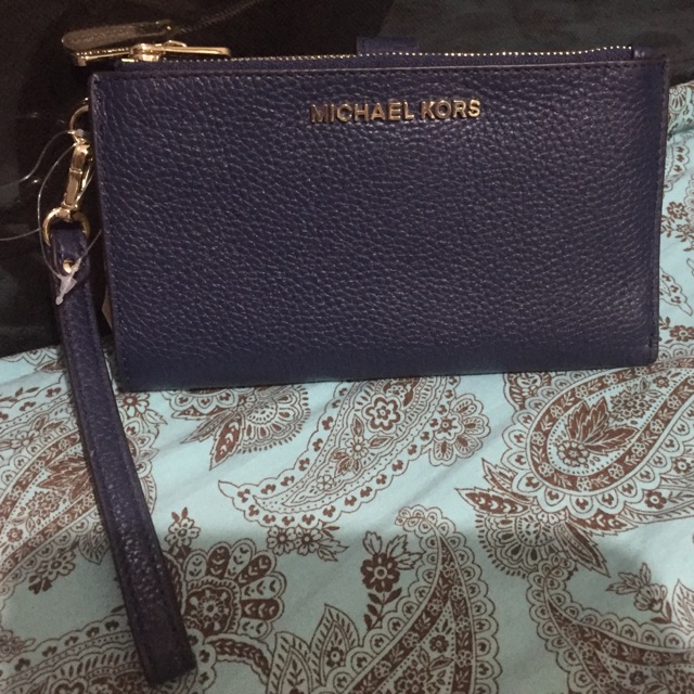 Mk double discount zip wristlet price