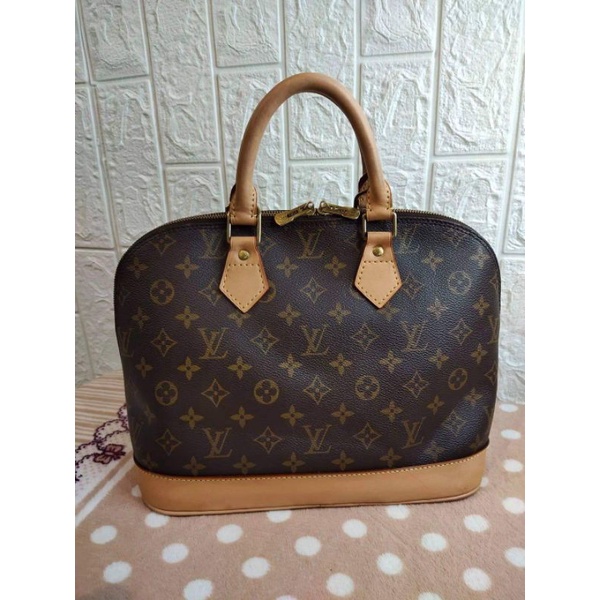 Pre Loved Louis Vuitton in Japan