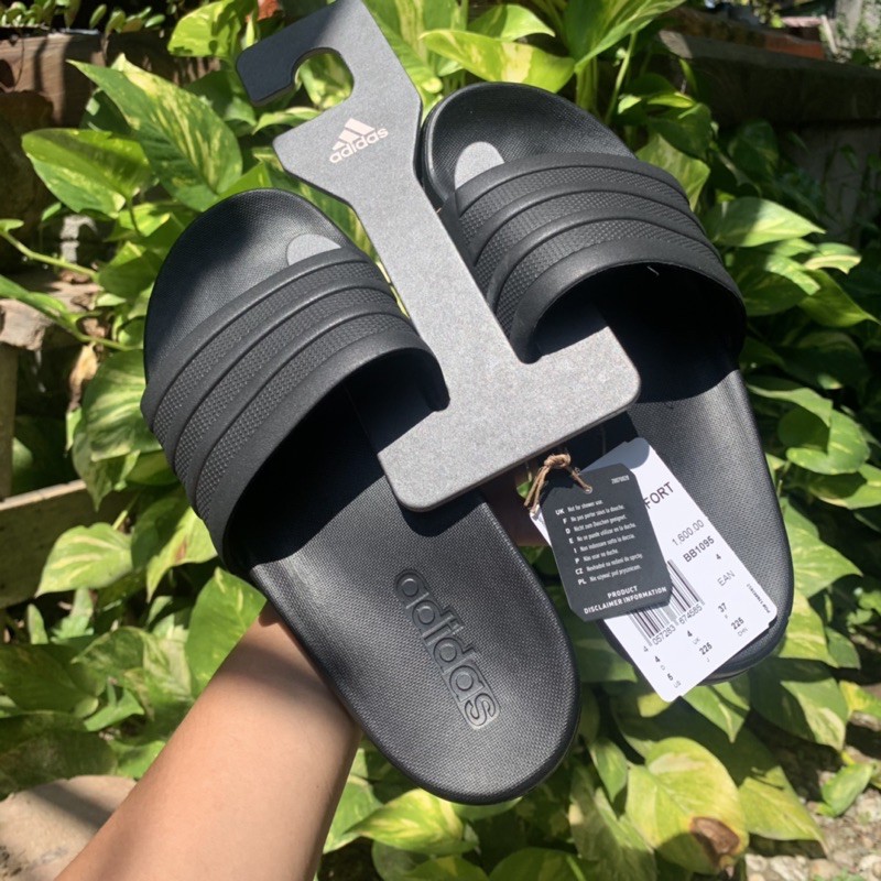 adilette triple black