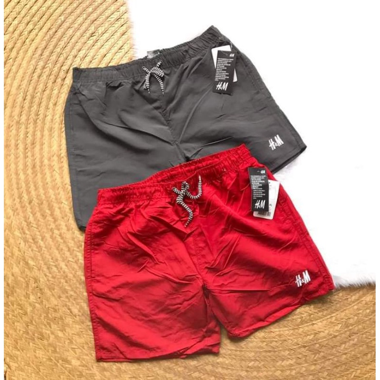 H and hotsell m red shorts