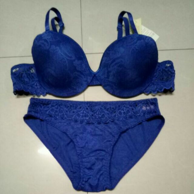 VS VICTORIA'S SECRET super smooth ribbon royal blue padded bra 34b, Women's  Fashion, New Undergarments & Loungewear on Carousell