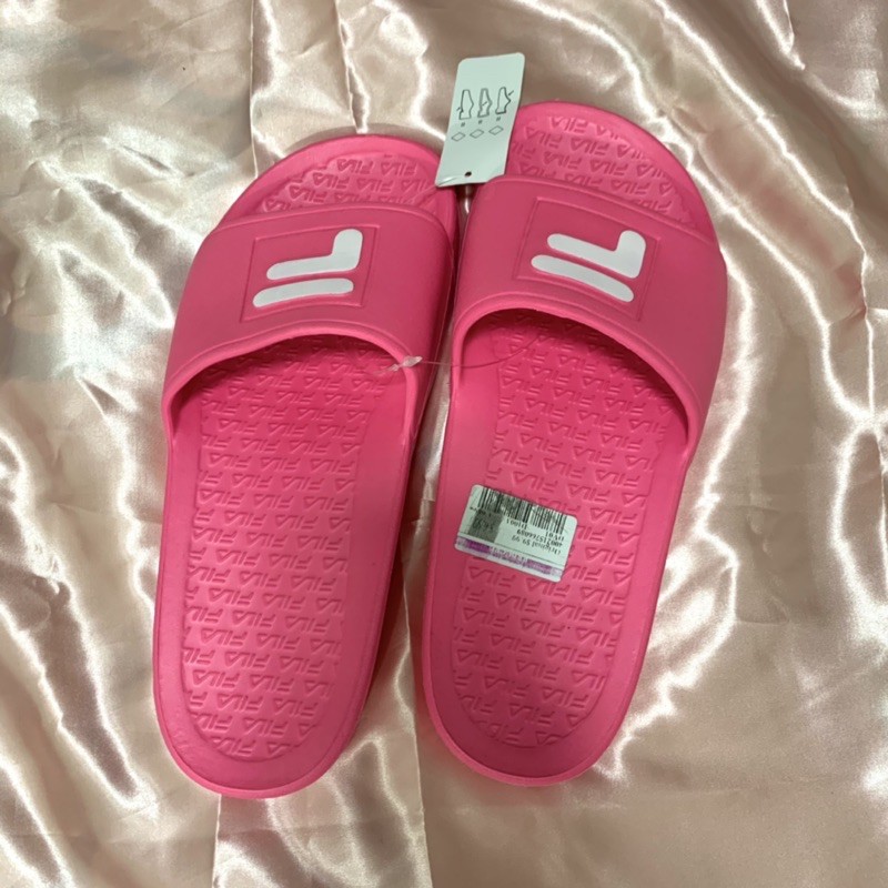 Pink deals fila slides