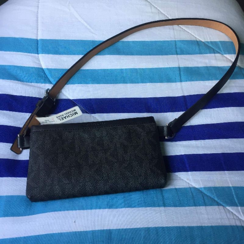 Michael kors signature logo best sale belt bag