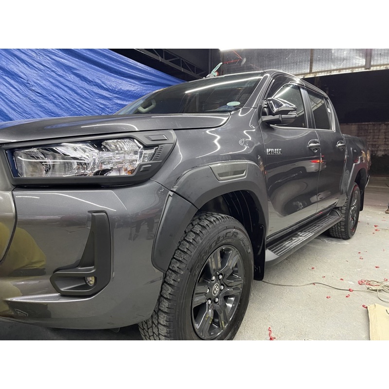 Toyota Hilux REVO/CONQUEST Slim fender Flare with reflector for 2016