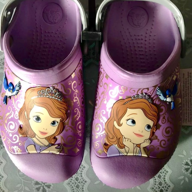 Sofia the first store crocs