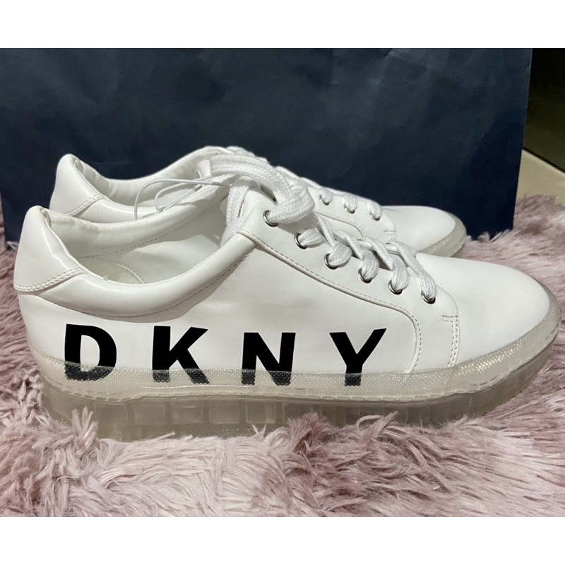 Dkny 2024 white shoes