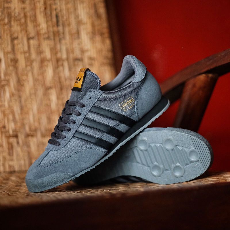 Adidas dragon 2024 color gris