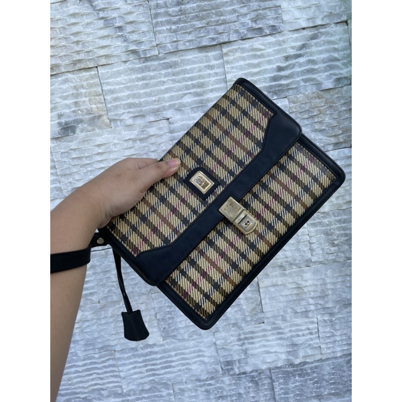 Daks clutch sale bag