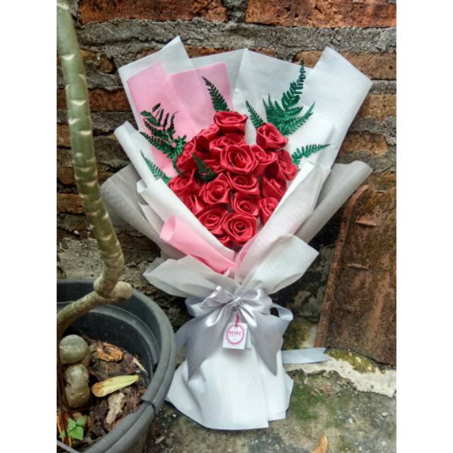 MAWAR Graduation flowers/ flower bouquets/ roses/ graduation bouquets ...