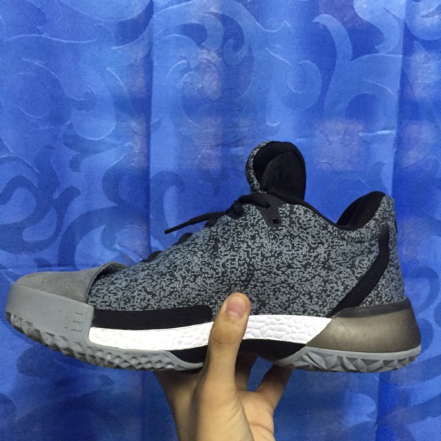 Adidas harden vol outlet 1 price philippines