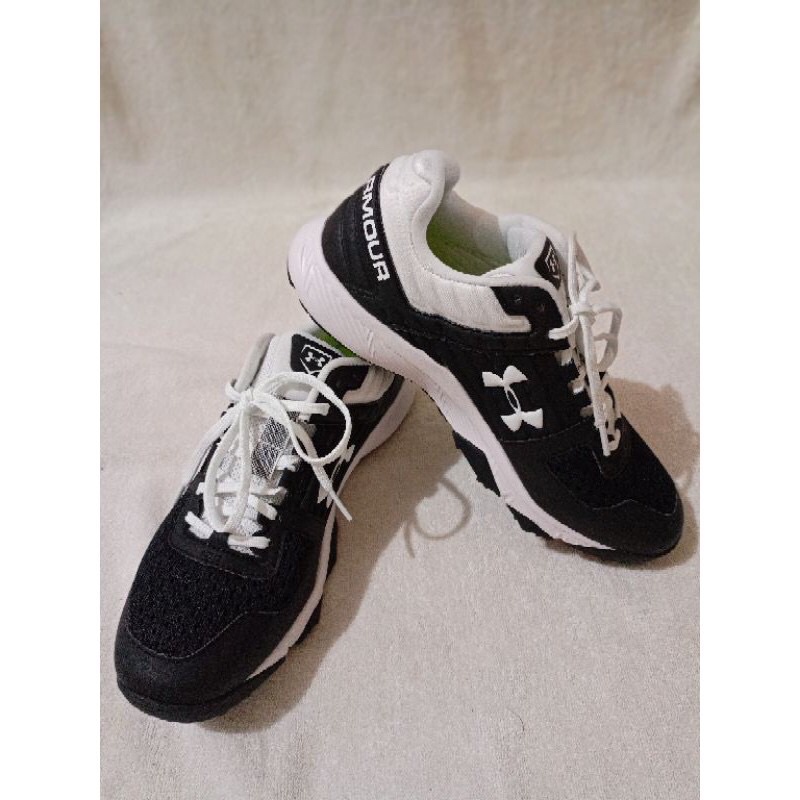 Under Armour Men s Yard Trainer Baseball Shoes Original Shopee