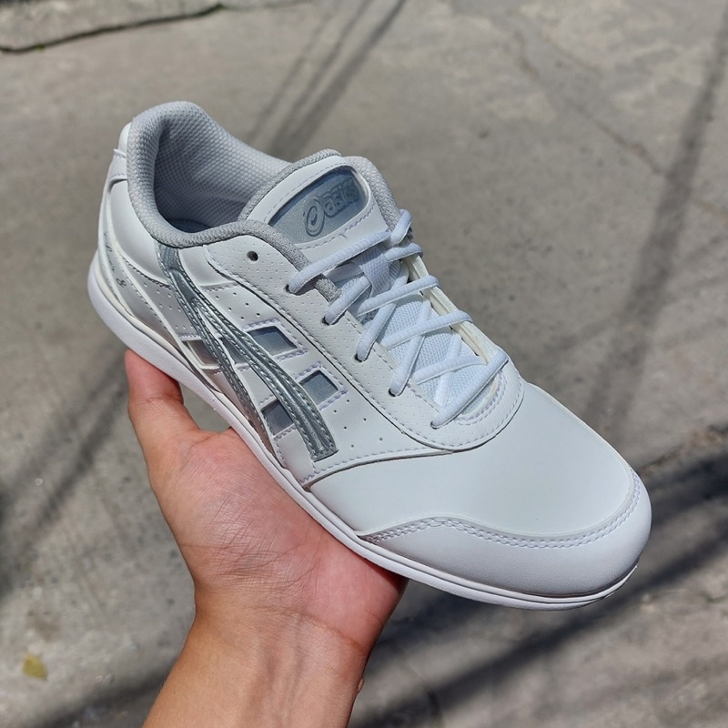 Asics best sale cheer 8