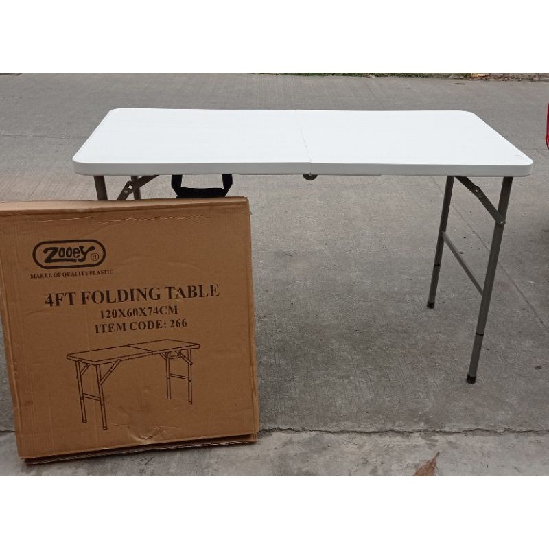 Zooey plastic clearance table