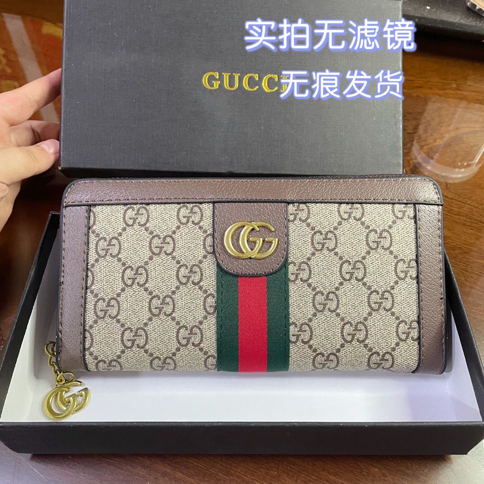 Gucci short clearance wallet