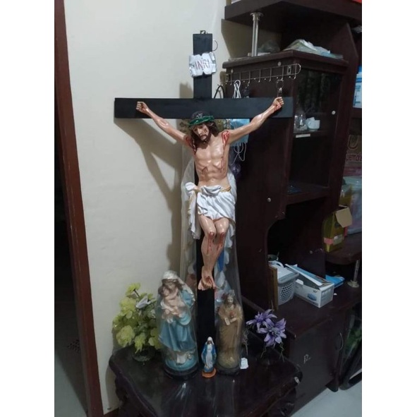 Crucifix hang made in fiberglass ( 3 feet & 6 inches ) Very good ...