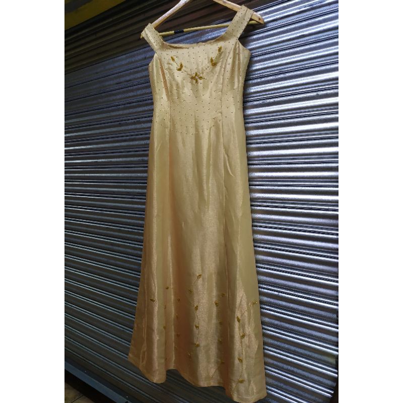 Simple gold outlet gown