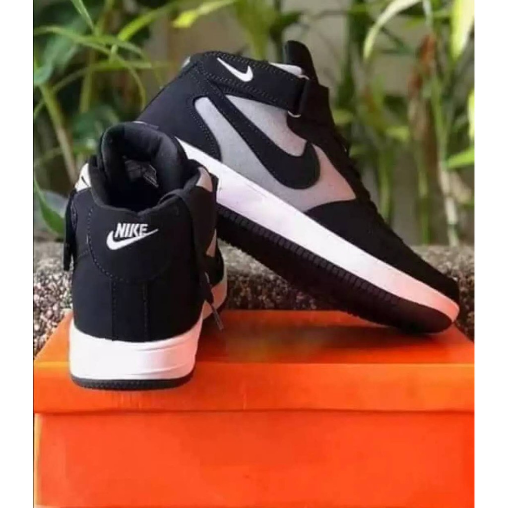 Nike black high on sale cut