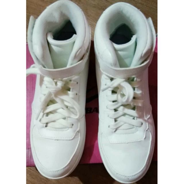 World balance white hot sale shoes 219