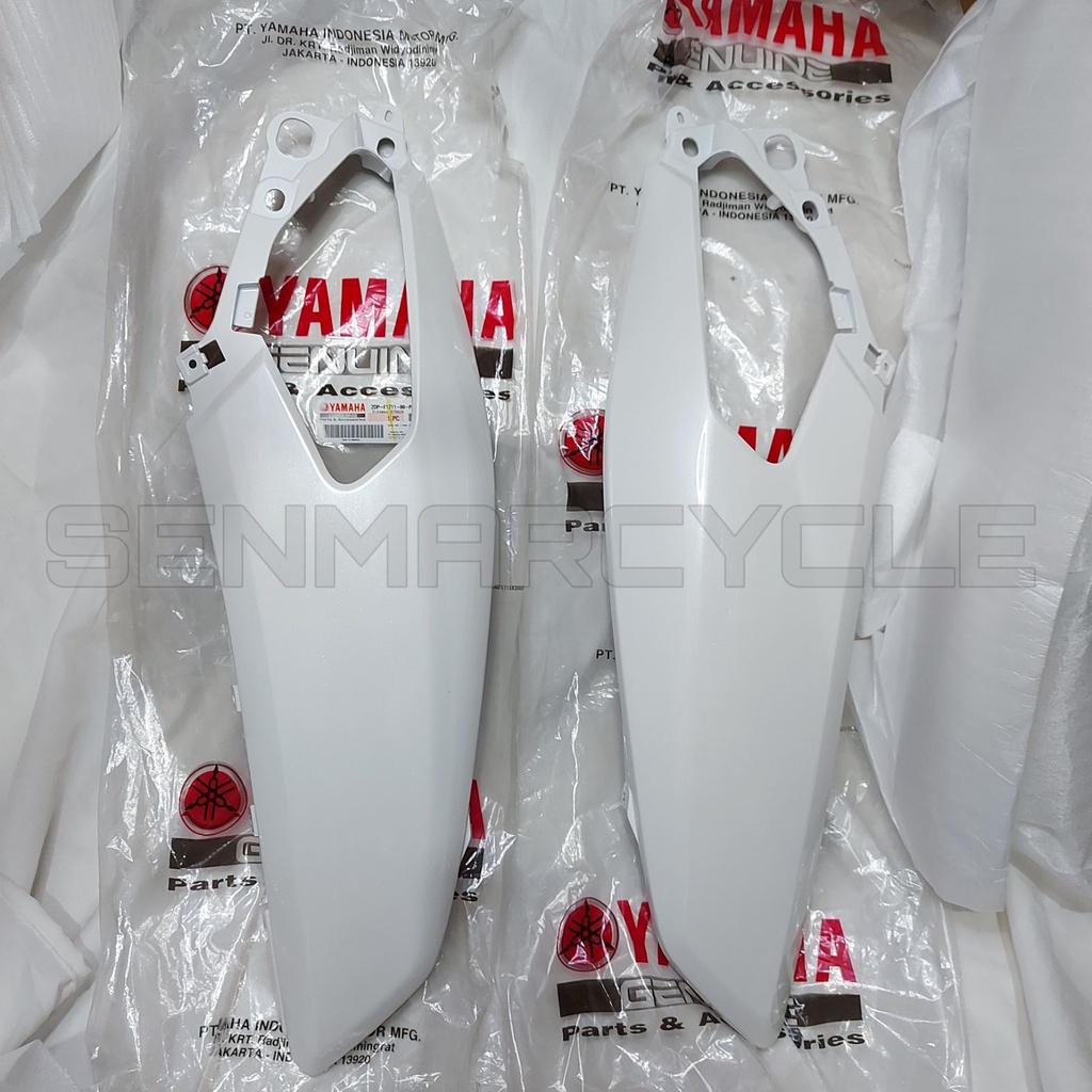 NMAX V1 WHITE BODY COVER / SIDE COVER PEARL WHITE GENUINE (ORIGINAL ...