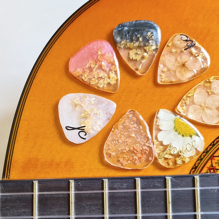 Resin guitar deals picks