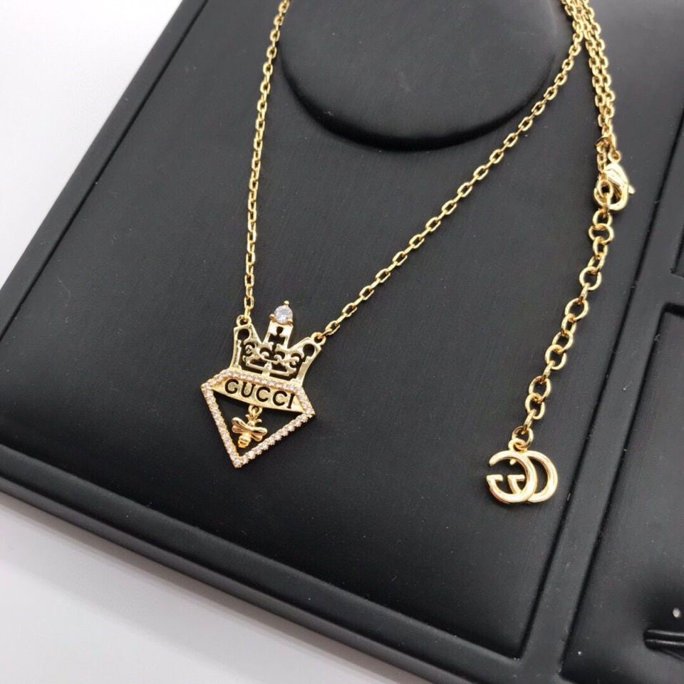 Gucci couple deals necklace