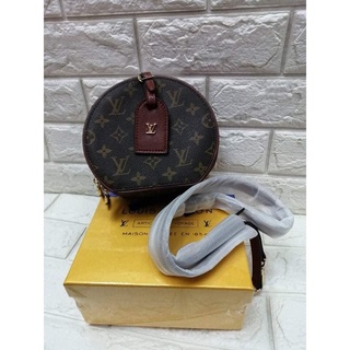 RaineJayzelle - Lv Round Sling Bag 2348 pesos only Good