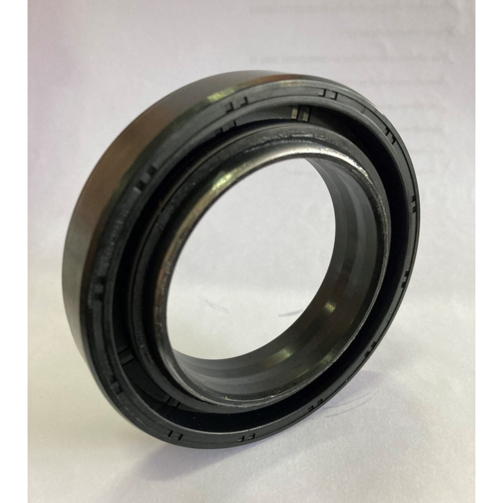 Rear wheel seal Kubota L4508 / L 4708 / L5018 (BQ2215E) (Kubota) (oil