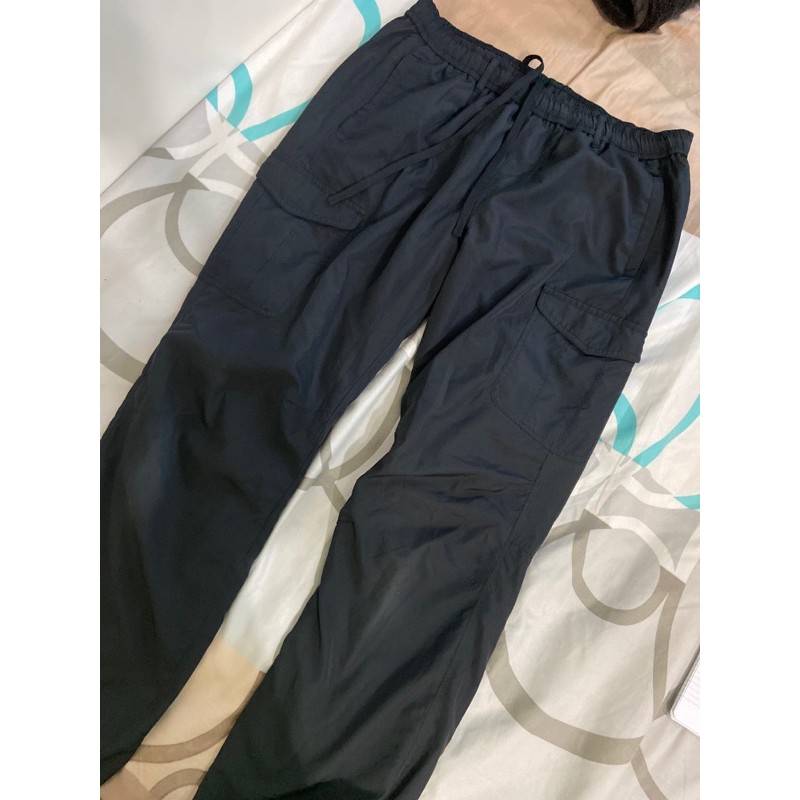 Uniqlo warmer pants. Shopee Philippines