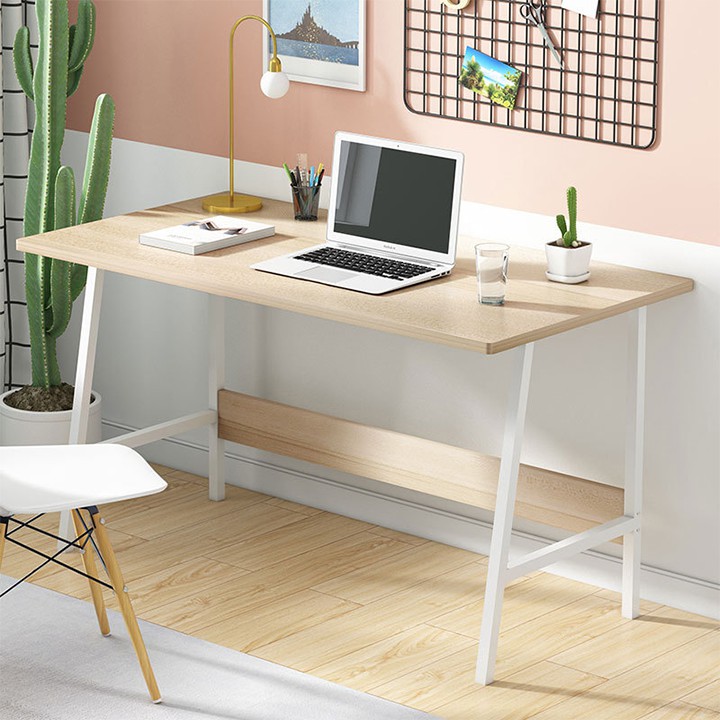 Nordic store computer table