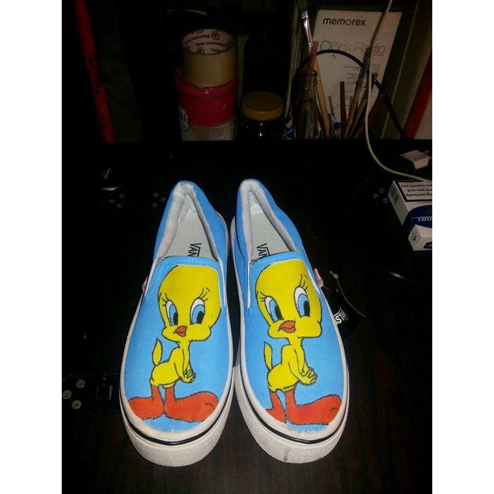 Tweety bird hotsell shoes converse