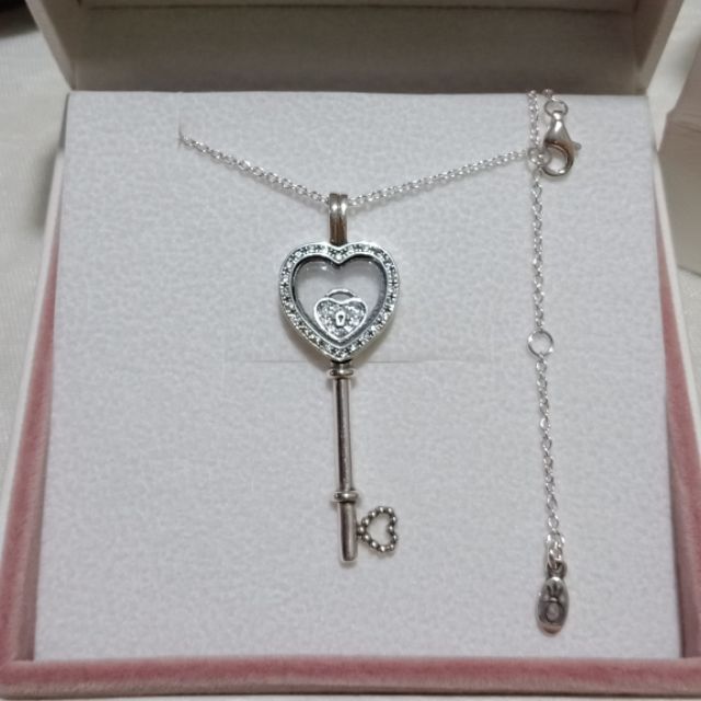 Pandora floating locket heart deals key necklace